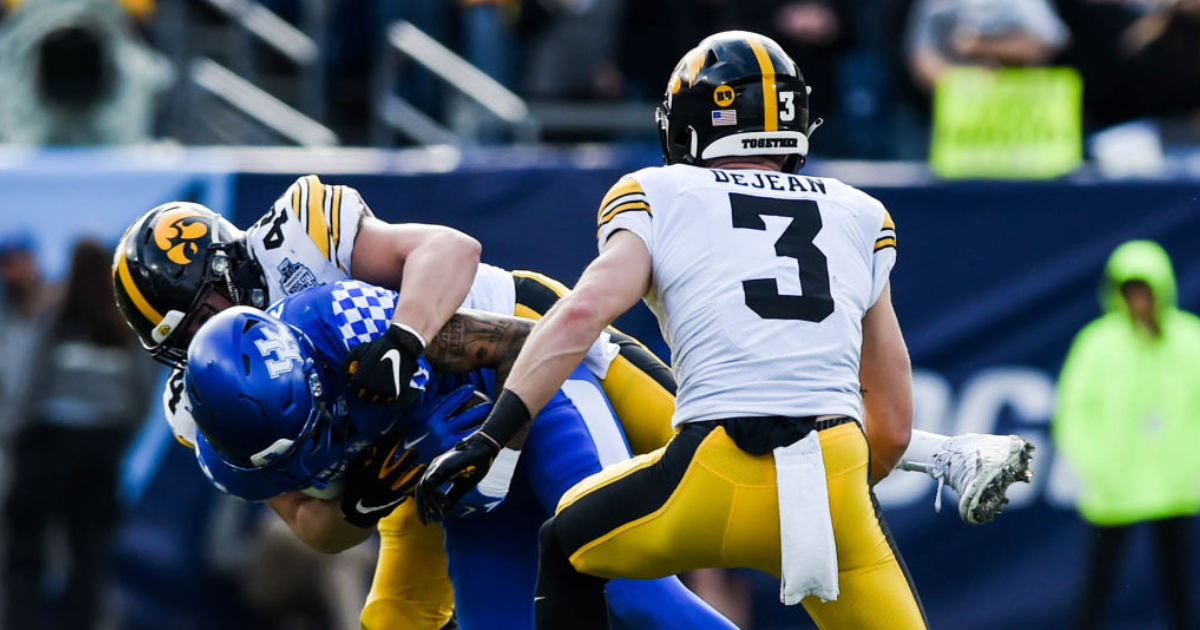 Kentucky's A.J. Rose celebrates TD too early, gets tackled