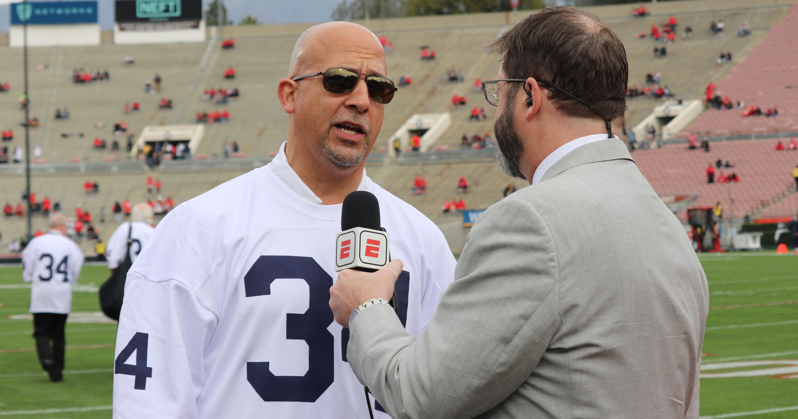 Penn State honors Franco Harris at the Rose Bowl