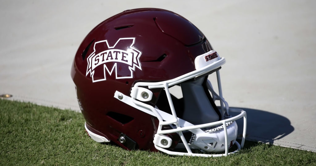 Mike Schmidt shares how Mississippi State tight ends are acclimating
