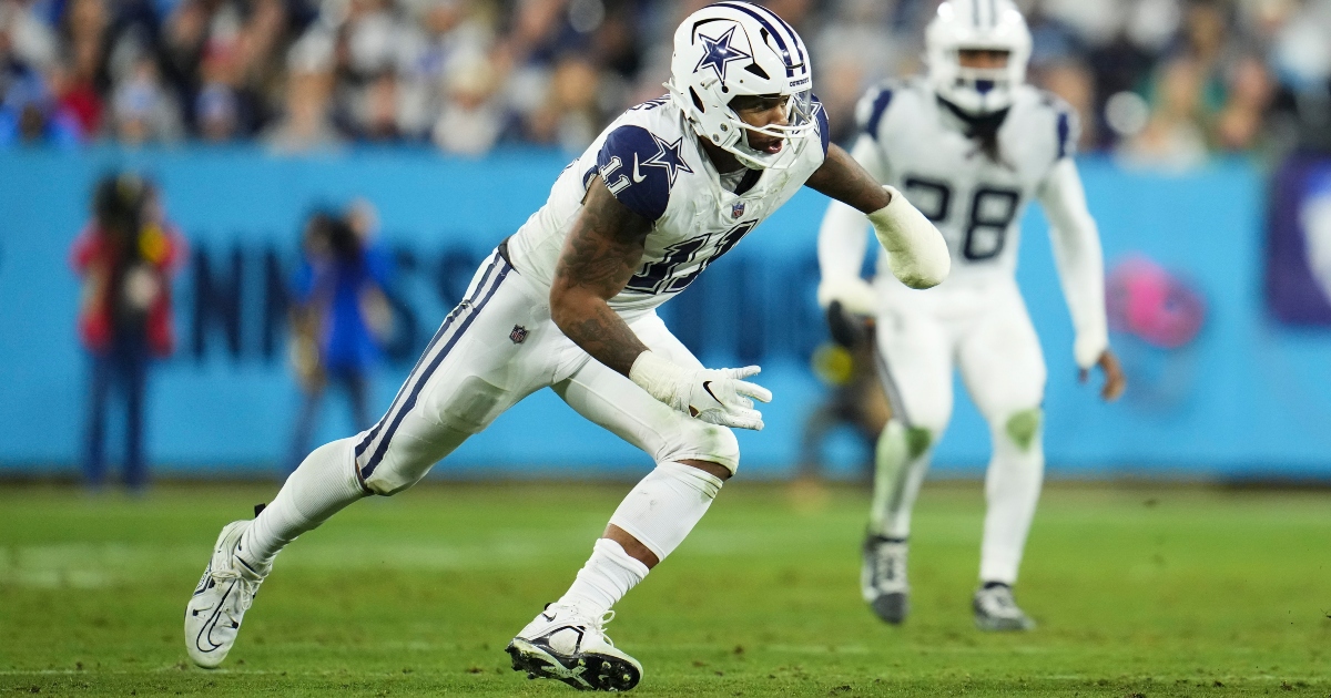 Micah Parsons Wearing Added Protective Equipment vs. Titans