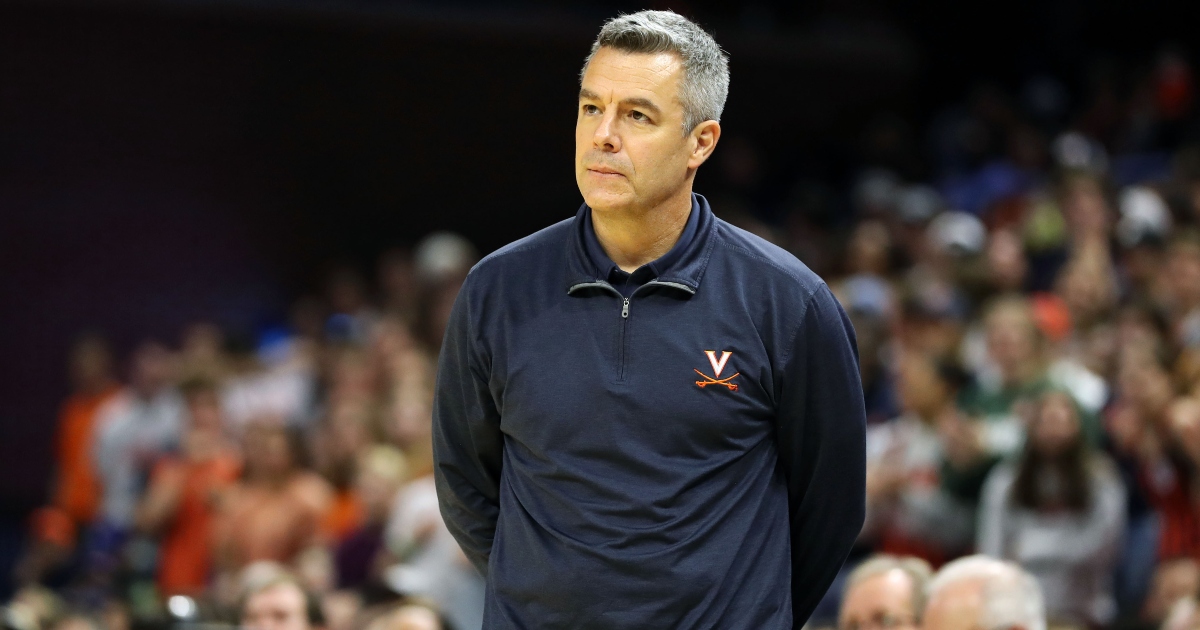 Virginia Coach Tony Bennett Collapses Then Returns 