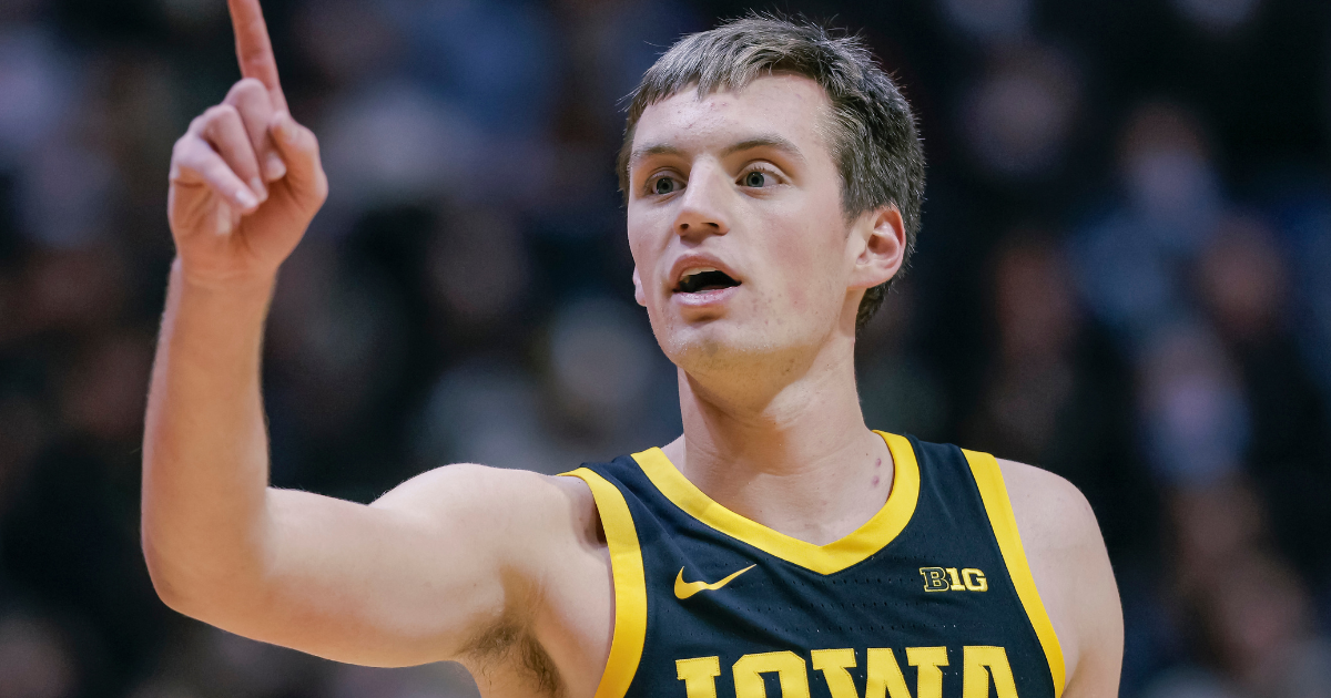 Iowa Hawkeyes pick up huge road win