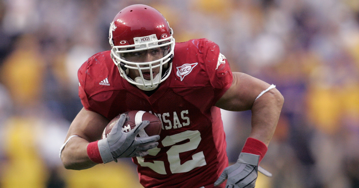 Ex-NFL RB Peyton Hillis hospitalized after saving kids in ocean