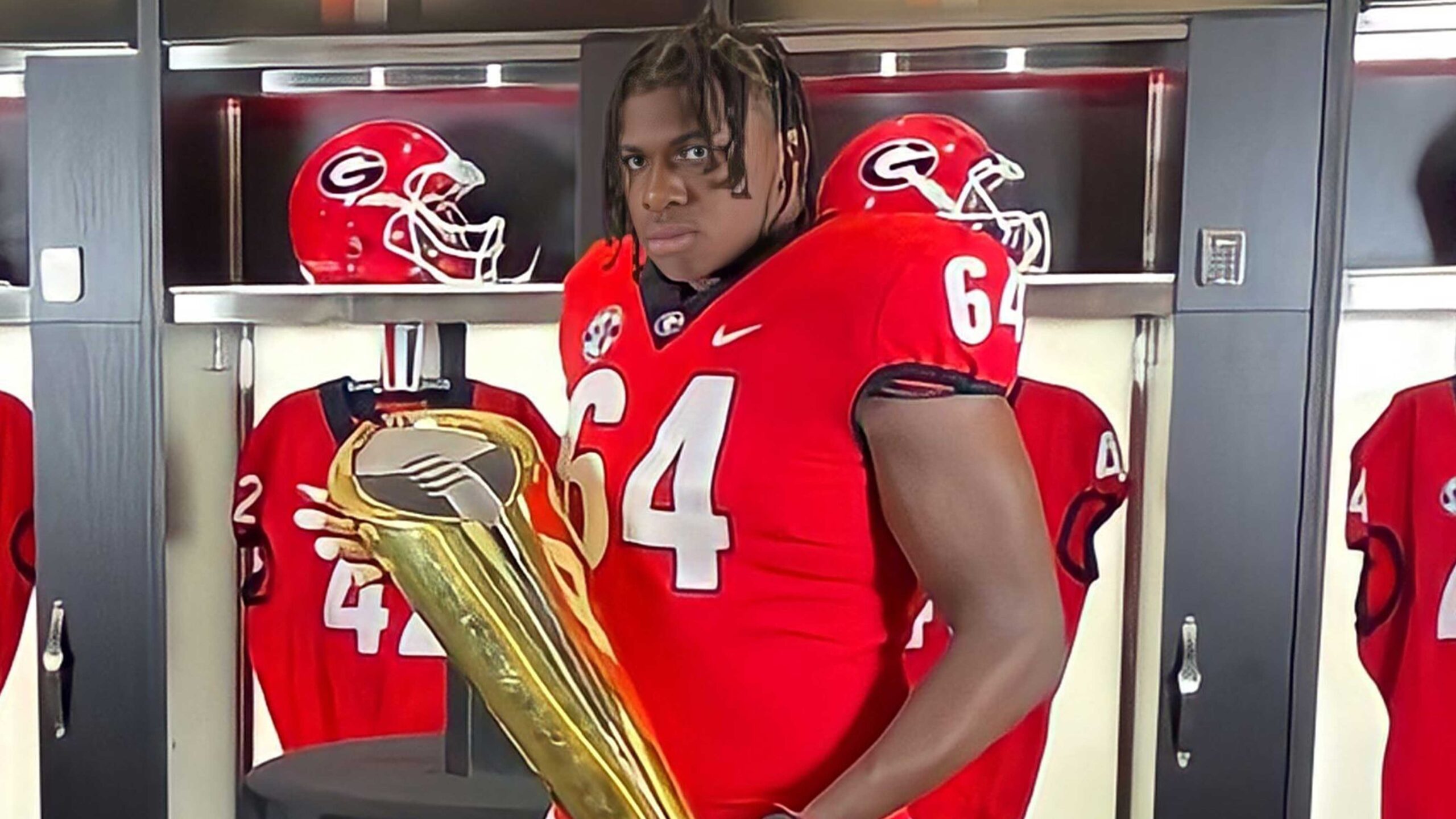 2025 OT Micah DeBose commits to On3