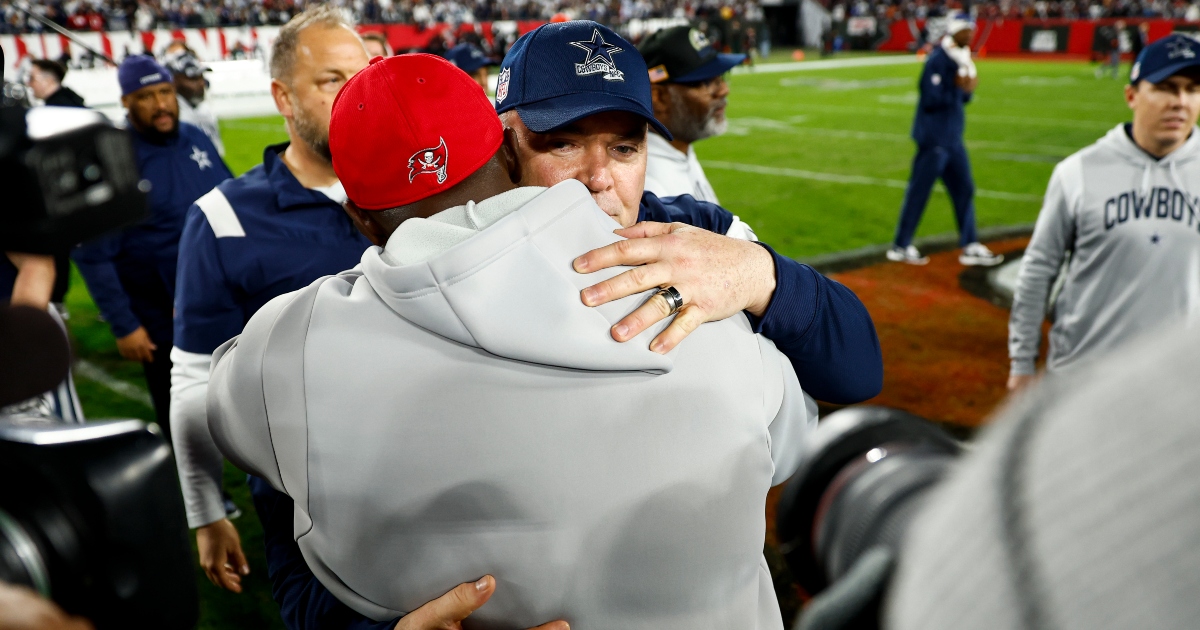 Watch: Mike McCarthy dances with custom Cowboys chain after defeating Tampa  Bay