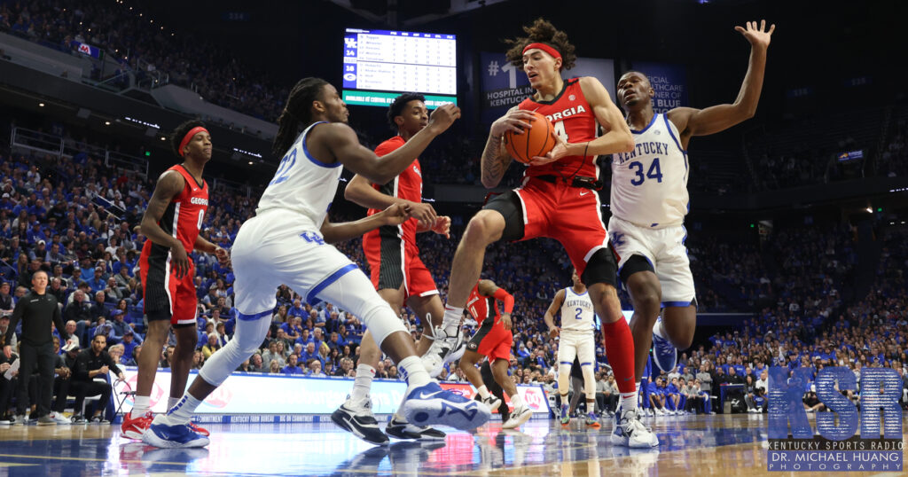 Georgia fights for a rebound vs. Kentucky in Rupp Arena