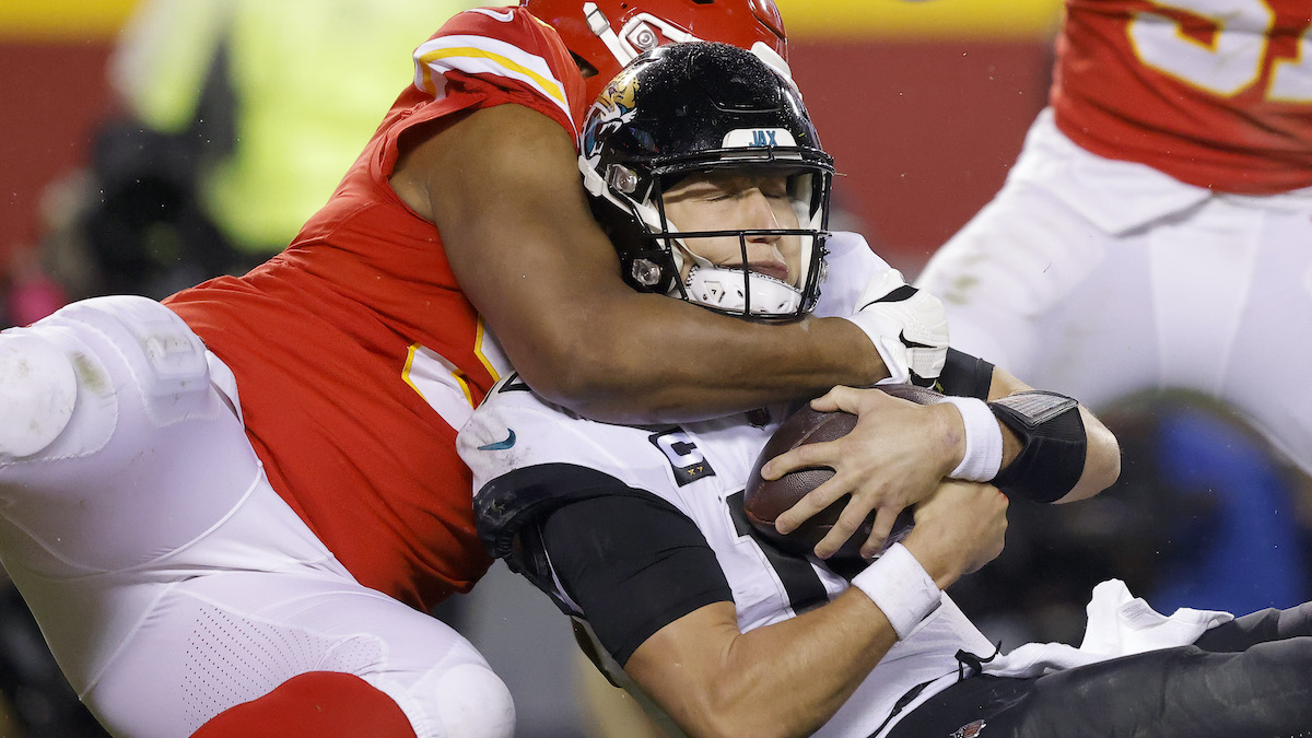 Photo: Trevor Lawrence Hands Off Against the Chiefs