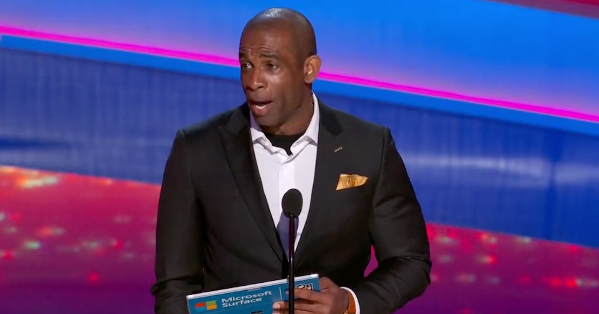 WATCH: Deion Sanders Gives Recruiting Pitch For Colorado At NFL Honors ...