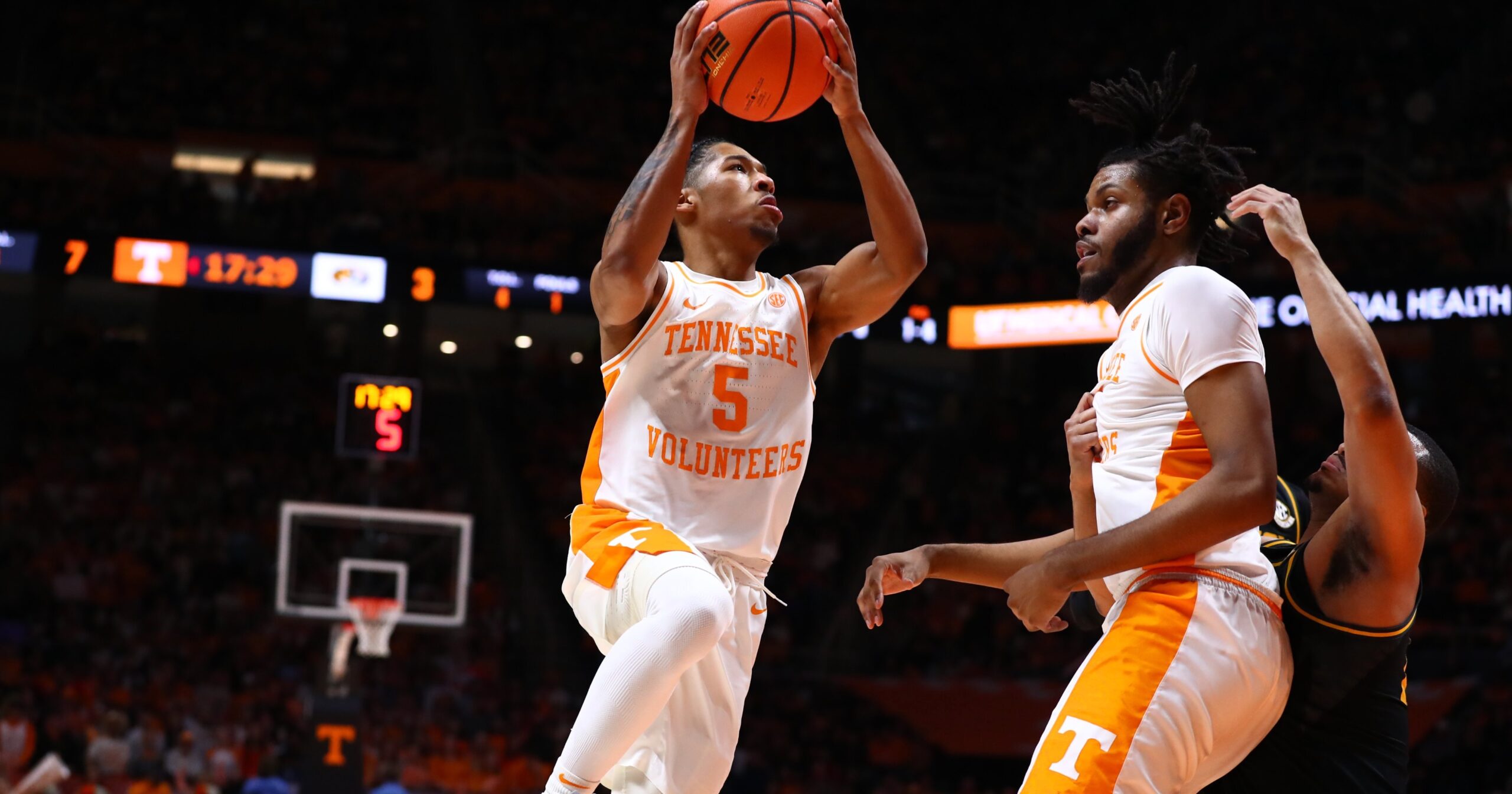 No. 6 Tennessee loses to Missouri on another buzzer beater