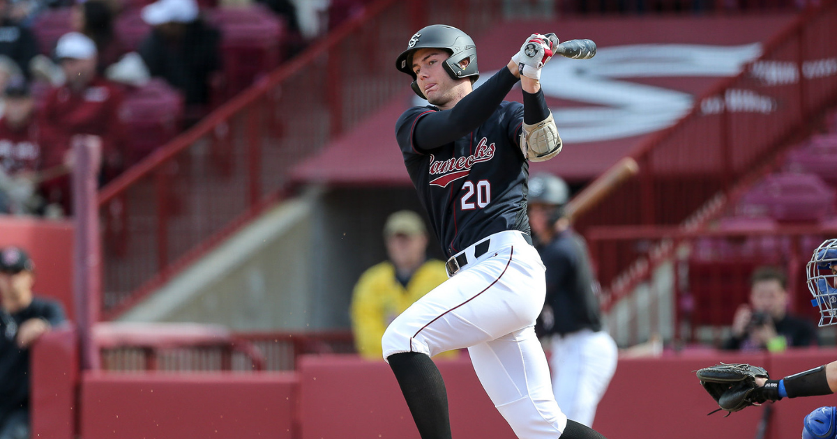 South Carolina walks off Missouri again, sweeps series