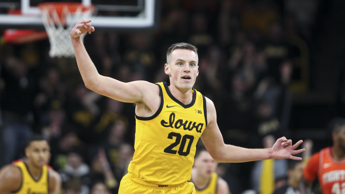 WATCH Iowa wing Payton Sandfort blows kiss to Indiana student section