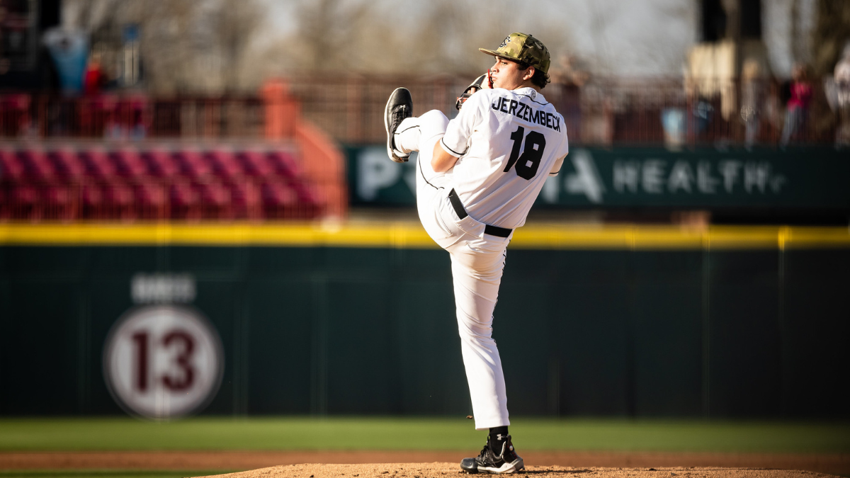 South Carolina right-hander Eli Jerzembeck entering transfer portal