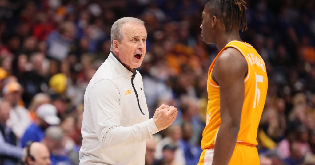 Rick Barnes agrees to oneyear contract extension with Tennessee