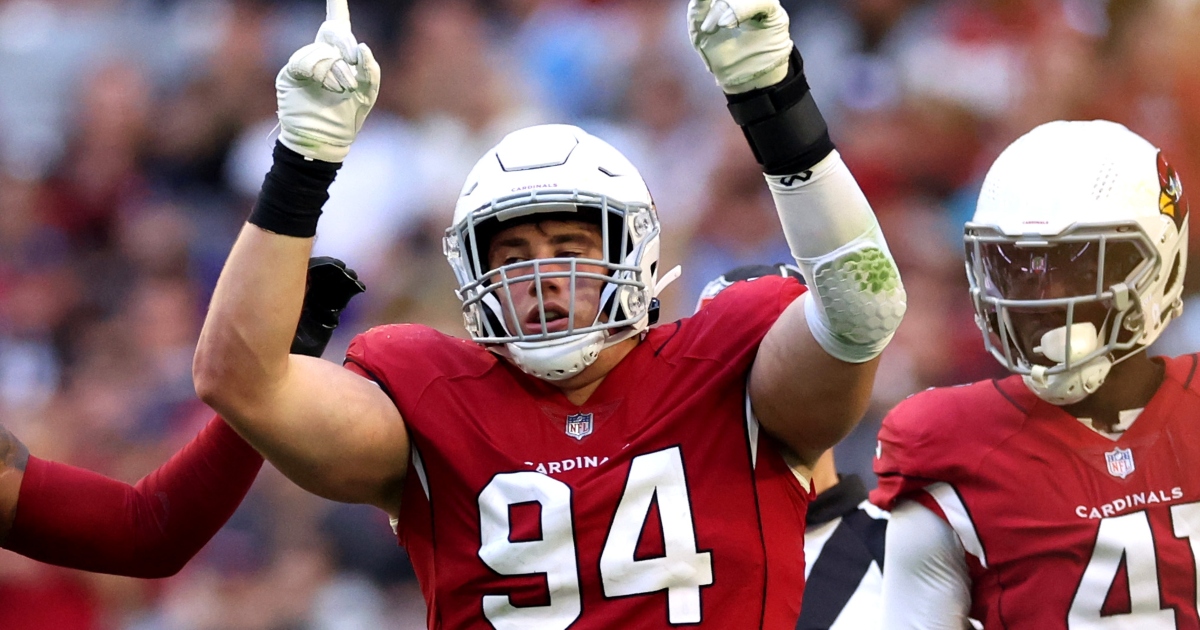 The Denver Broncos have signed former Cardinals DE Zach Allen.