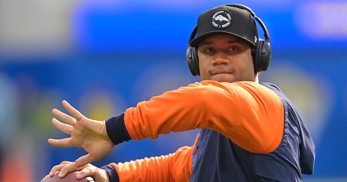 Denver Broncos: 10 photos of Russell Wilson at OTAs