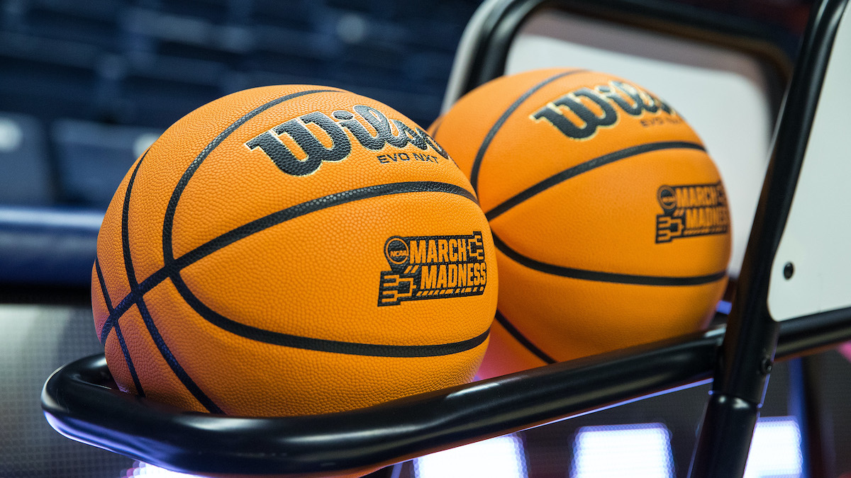 Report: UConn expected to arrive in Phoenix around 2 a.m. Thursday at the Final Four after travel issues