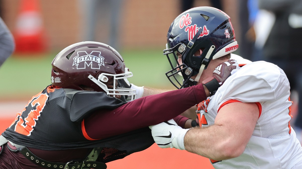 Nick Broeker Earns 2022 Kent Hull Trophy - Ole Miss Athletics