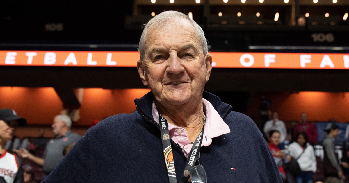 UConn players reveal how Jim Calhoun’s presence has helped their Final Foul run