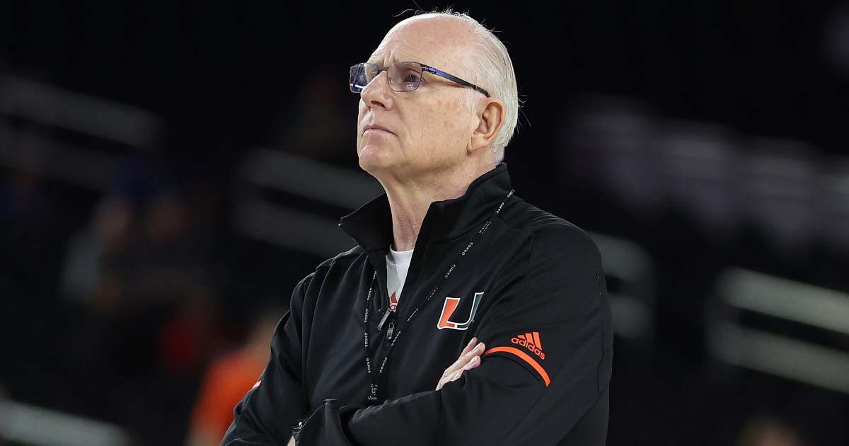 Jim Larranaga embraces his players in closing minutes of Final Four loss to UConn