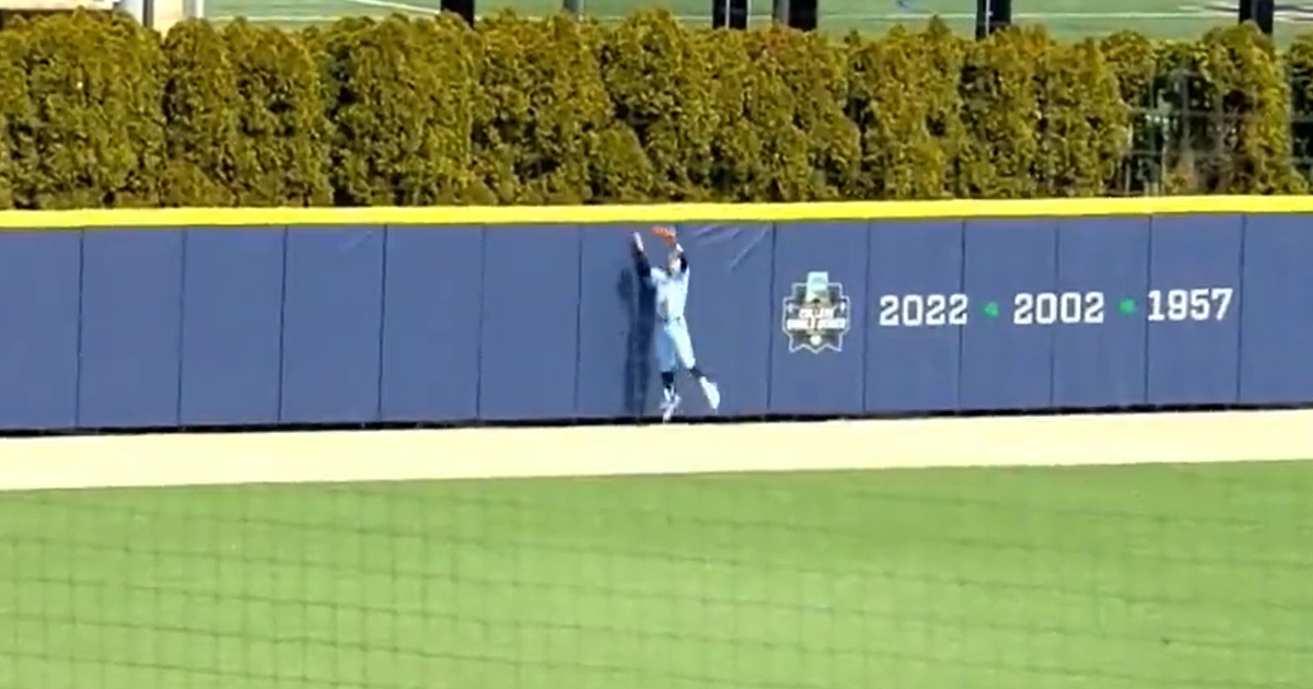 Patrick Alvarez keeps UNC-Notre Dame scoreless with jaw-dropping home run robbery