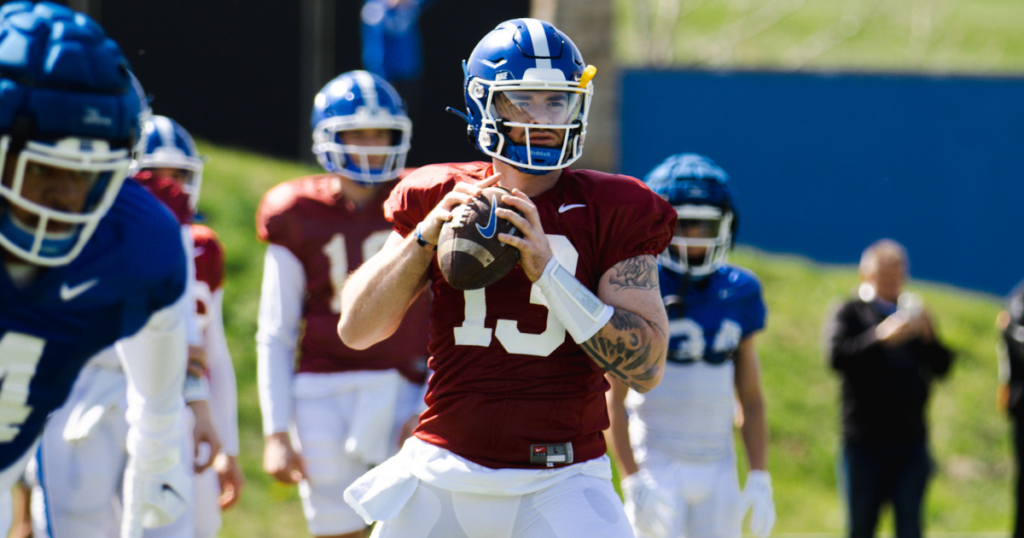 Kentucky QB Devin Leary prepares to make a throw during Saturday's open practice