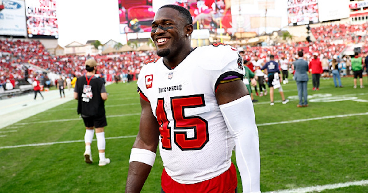 Tampa Bay Buccaneers Pick Up Fifth-Year Option on LB Devin White 2022