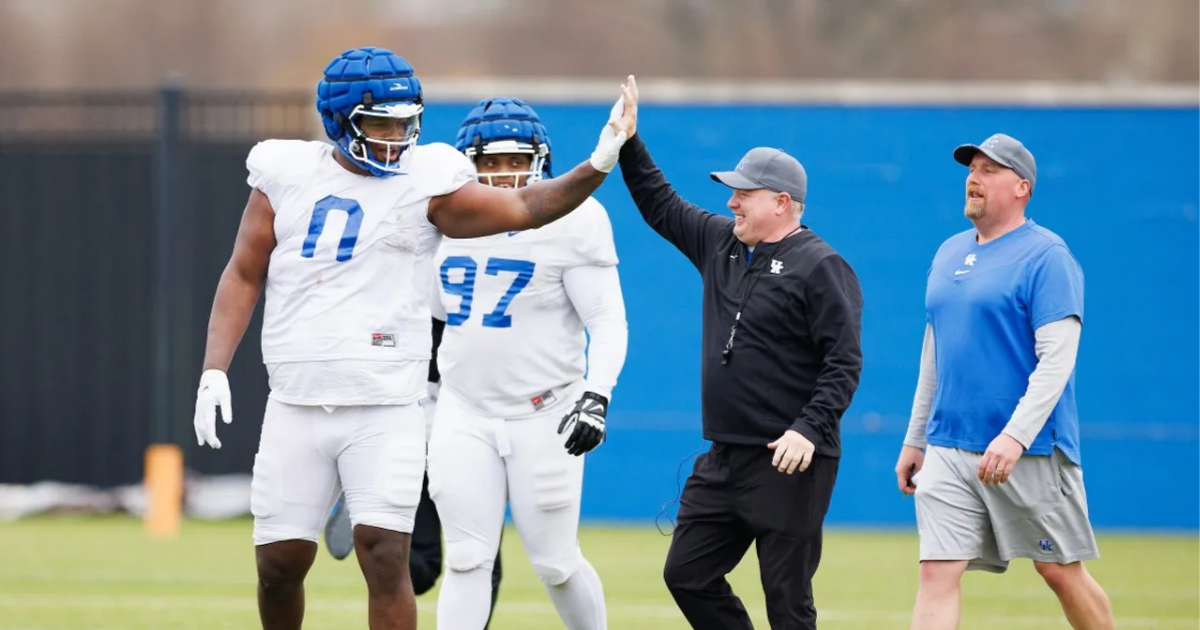 Watch Deone Walker Cook At Kentucky Football Spring Practice