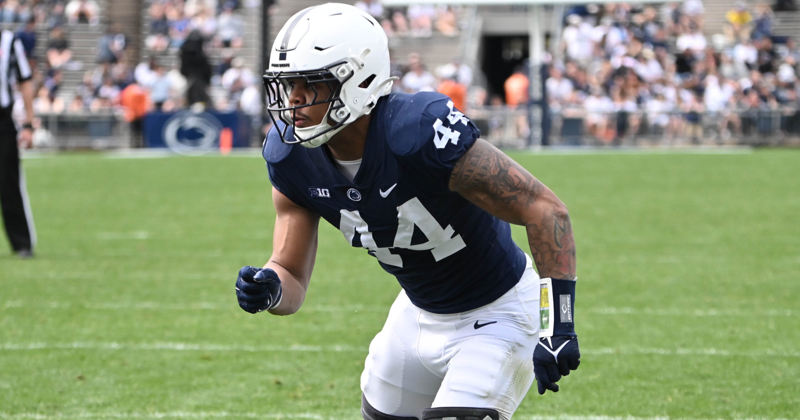 Defensive end Chop Robinson