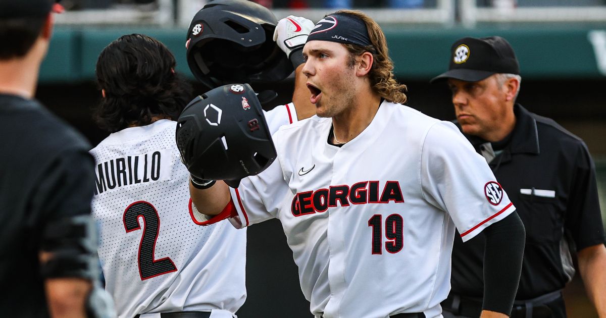 Georgia clinches series over No. 5 Arkansas with Friday night win