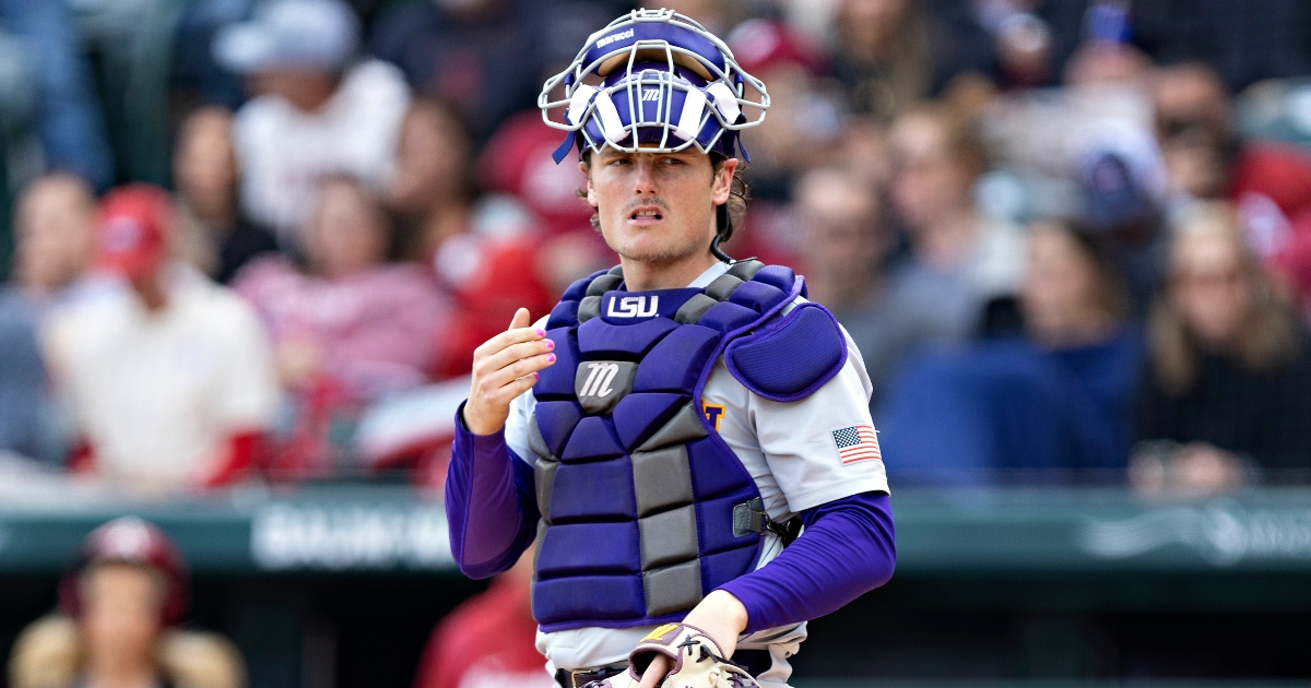 No. 1 LSU baseball wins game 1 vs Ole Miss 7-3.