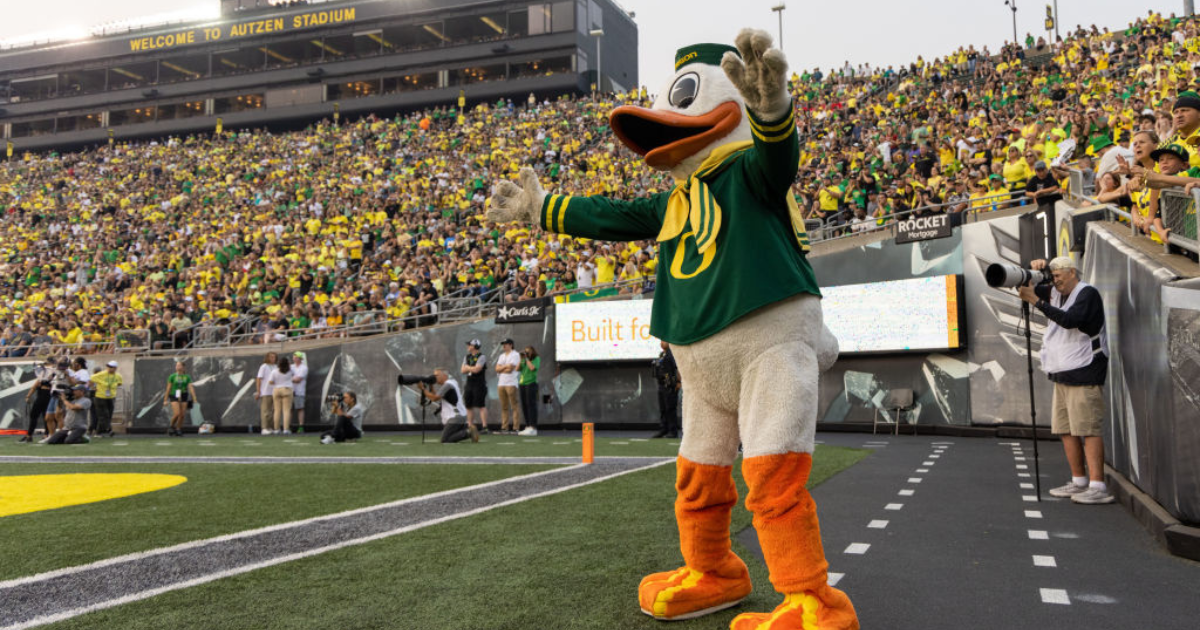 Oregon mailbag: The 2023 spring game, the Ducks’ two-deep, and the latest portal departures