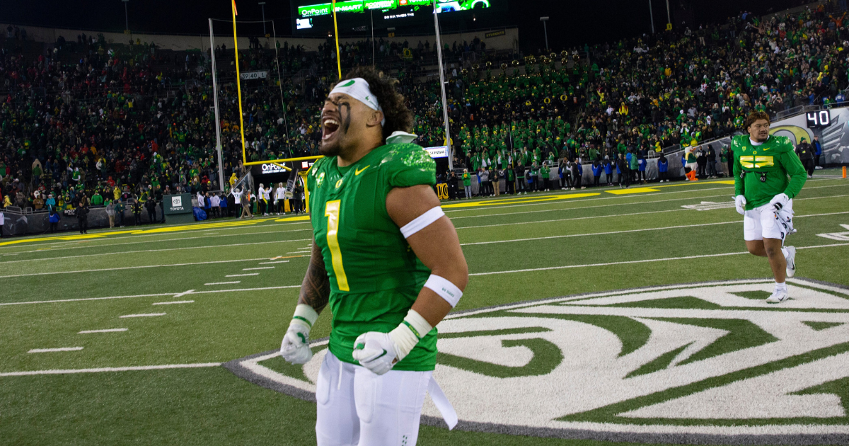 Oregon linebacker Troy Dye to decide on NFL Draft or returning for