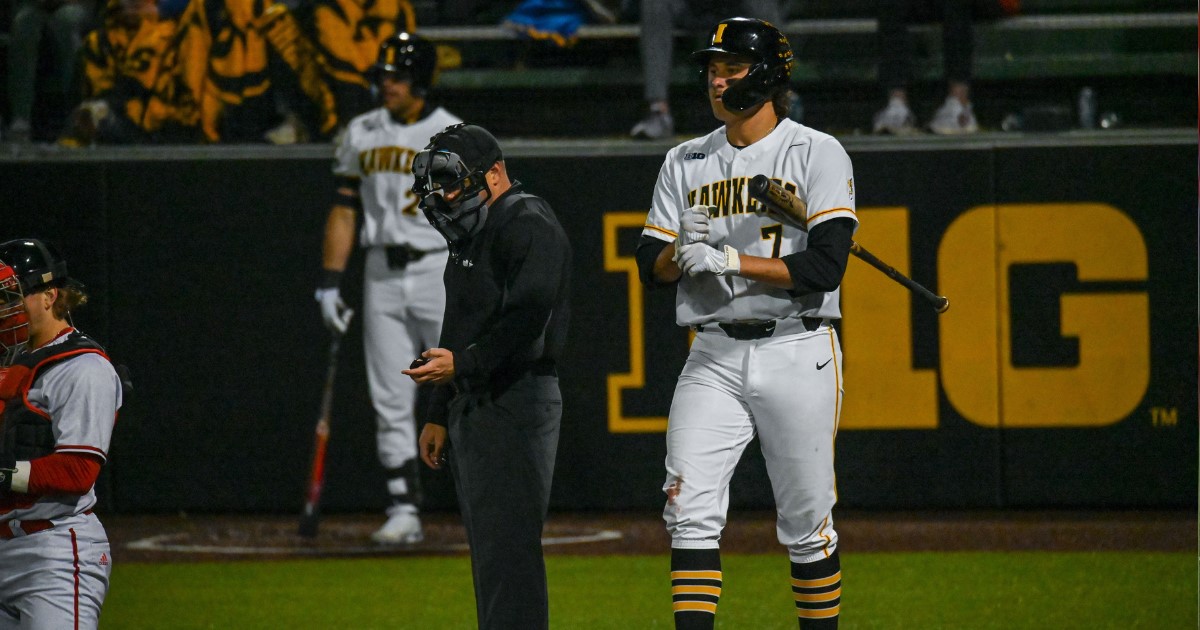 Hawkeyes split doubleheader with Penn State