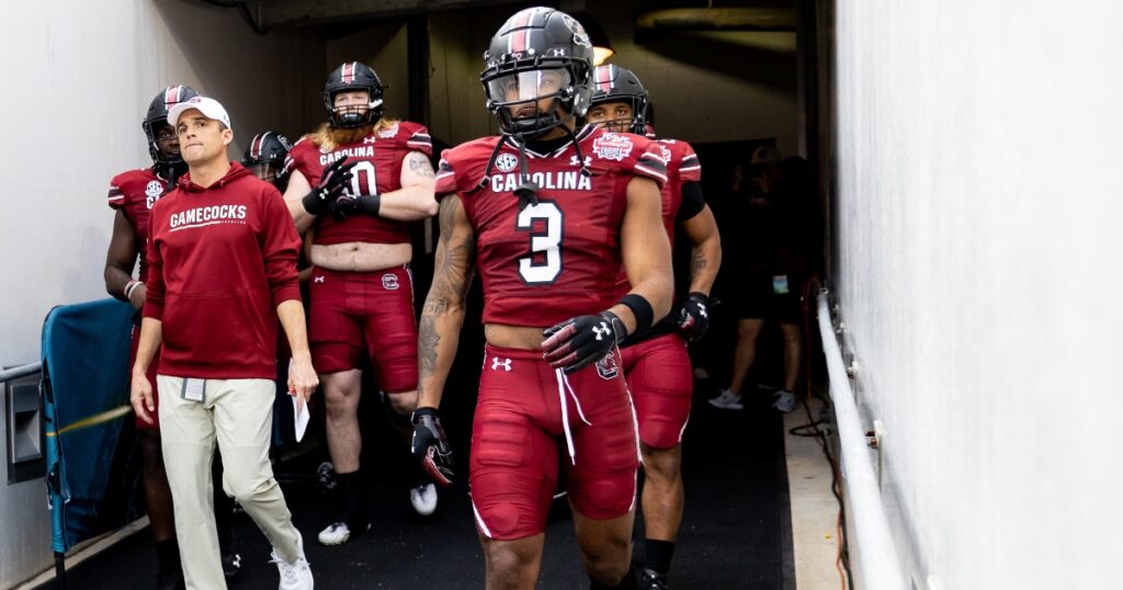 south-carolina-wide-receiver-antwane-juice-wells-evaluates-quarterback-play-behind-spencer-rattler