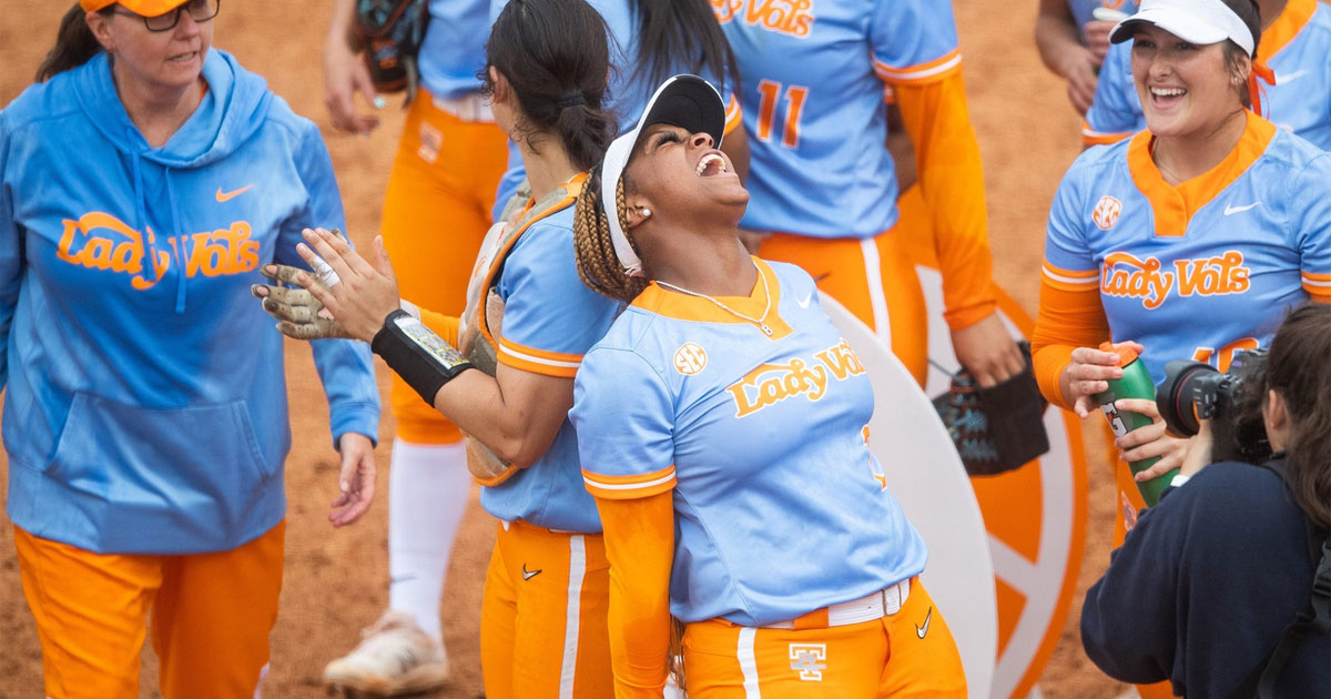 Tennessee softball showers Lair Beautae with cash following grand slam
