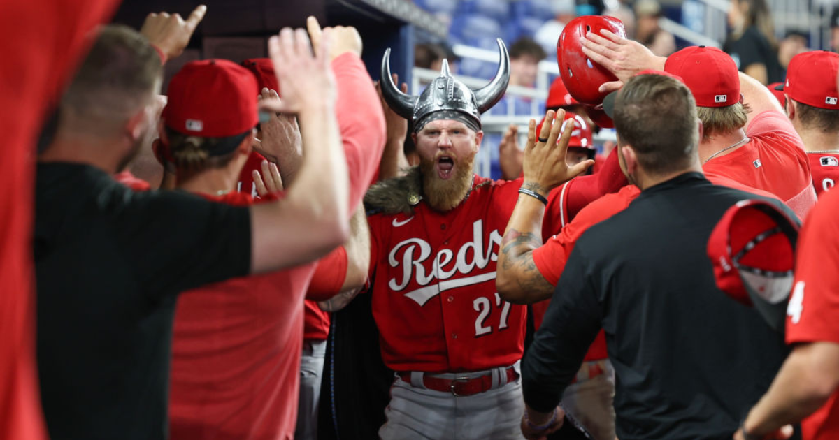 Fraley's tie-breaking home run leads to Reds' 11th straight victory