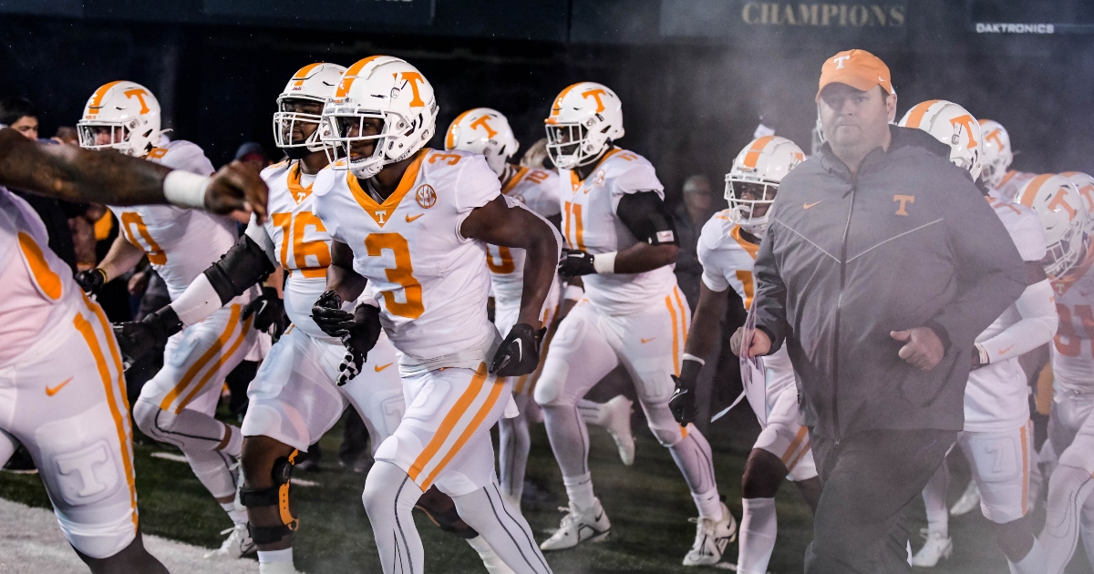 For The R3cord: Offensive line, defense are key to Tennessee taking a step