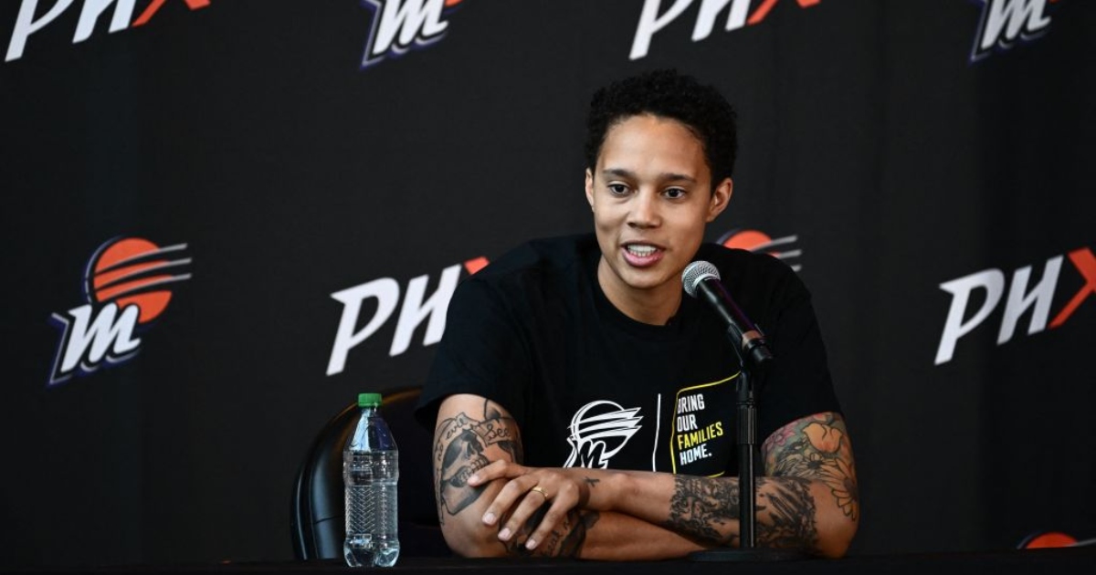 LA Sparks stay in locker room for national anthem before WNBA