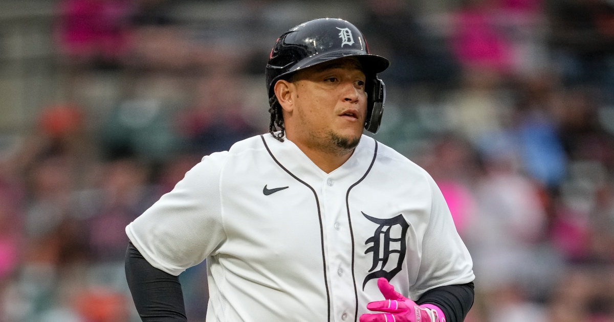 Miguel Cabrera receives rocking chair from Washington Nationals