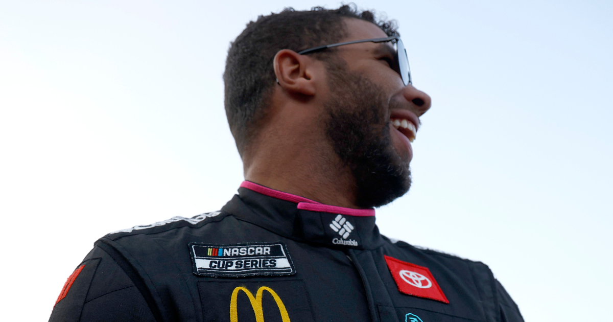 Bubba Wallace appears to flip off camera during post-race interview