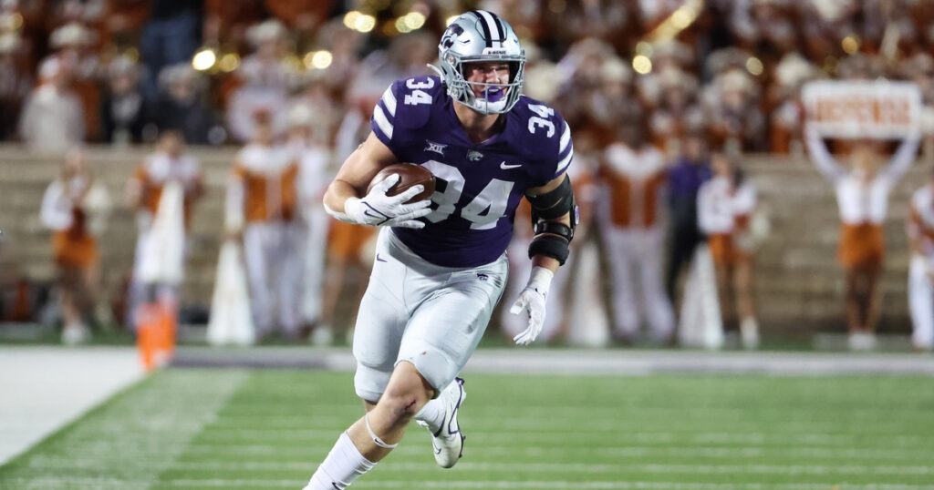 Kansas State tight end Ben Sinnott grabs a pass