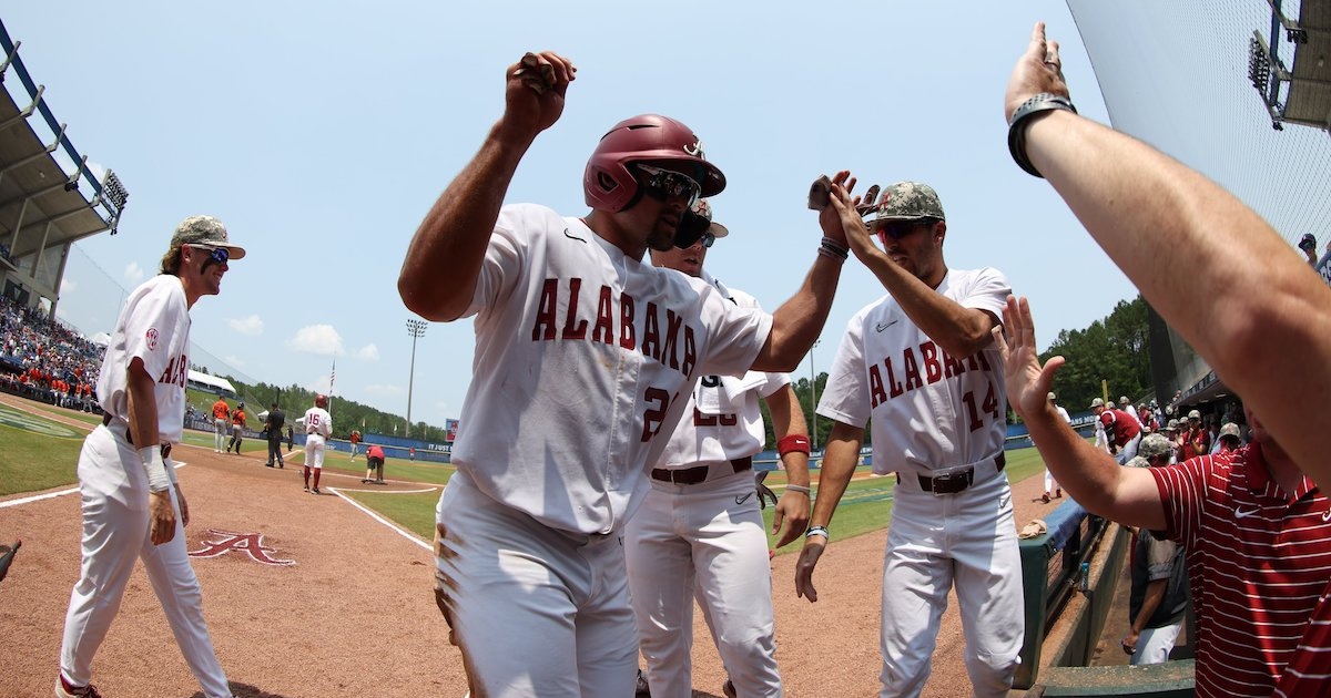 Patrick Murphy congratulates Alabama baseball on fantastic season