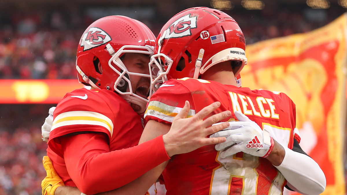 Mahomes throws for 3 TDs, Chiefs overwhelm Buccaneers 41-31 - Hawaii  Tribune-Herald