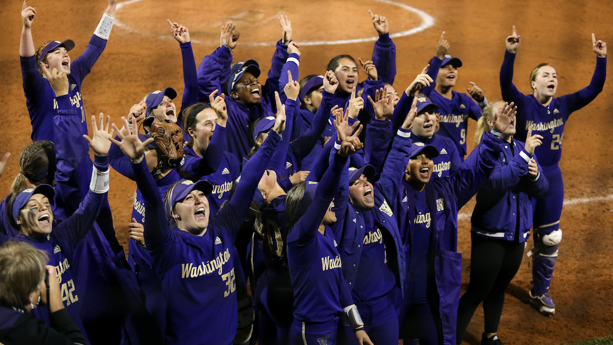 Washington pitcher Ruby Meylan breaks down after sending Huskies to Women’s College World Series