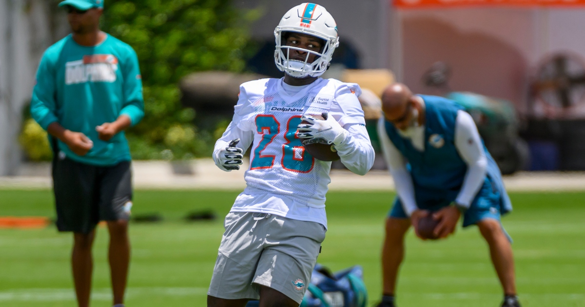 WATCH: Dolphins RB De'Von Achane scores first career TD