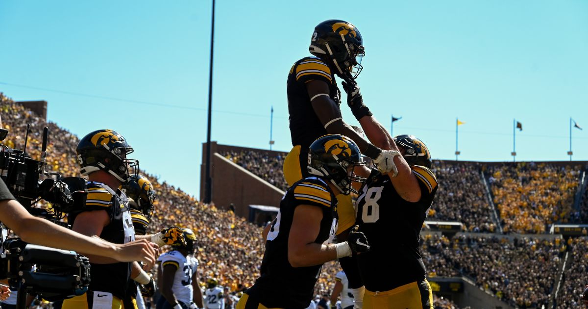 Select Iowa football start times announced