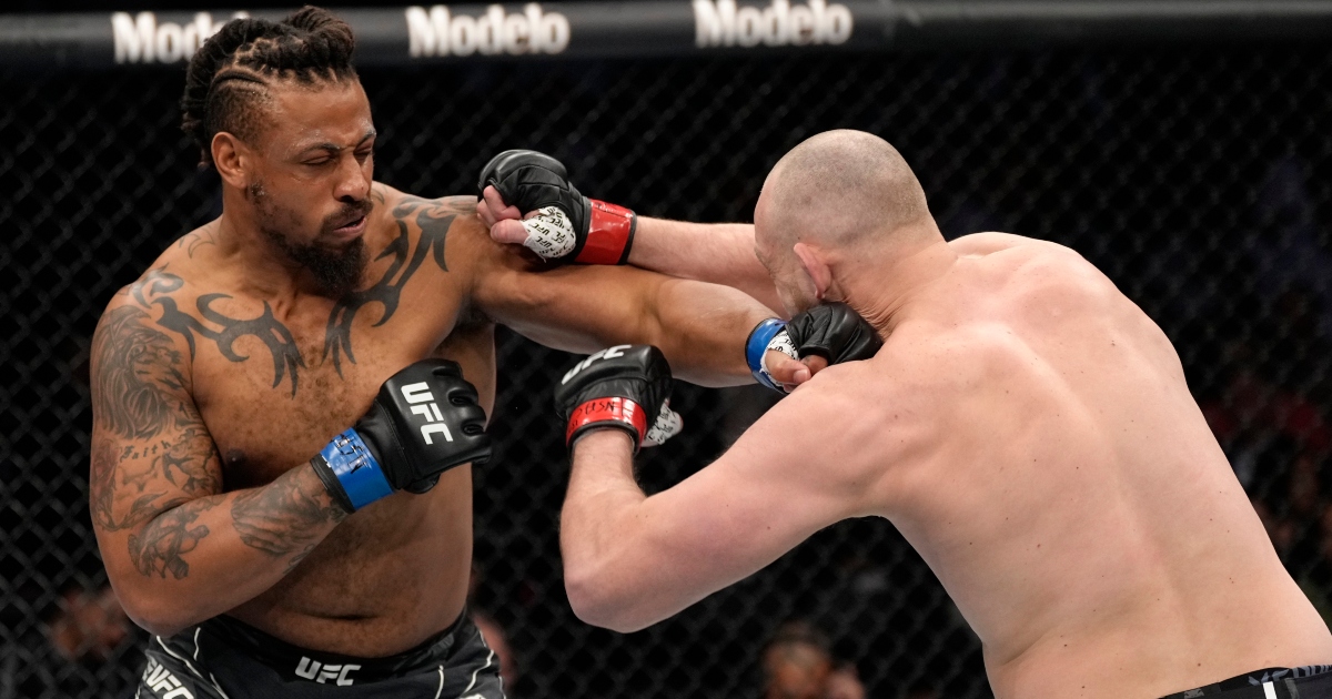 What is former UFC fighter Greg Hardy's boxing record?