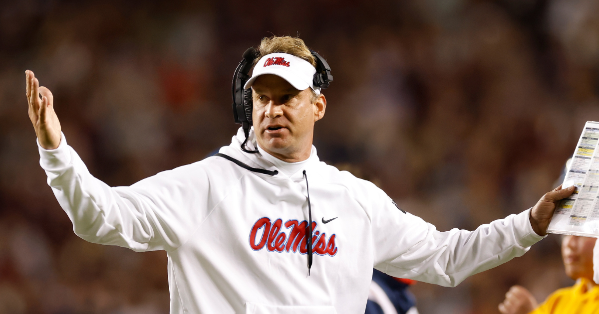 Lane Kiffin, dog Juice pranked by daughter with fake cat noise