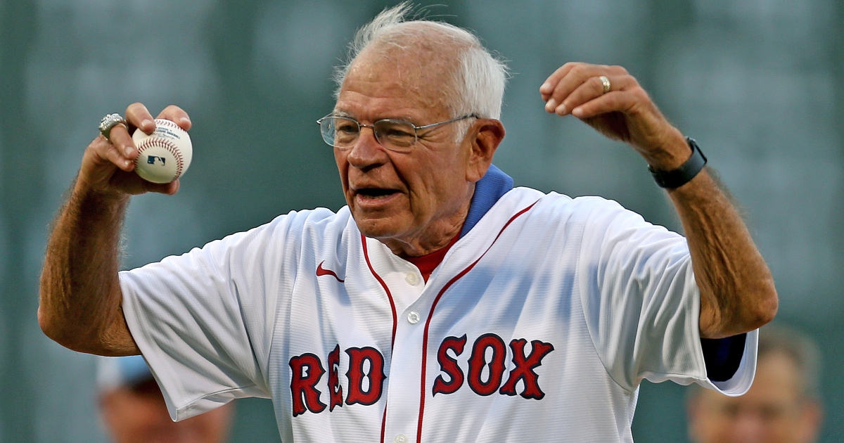 I'm not asking you, Siri': Red Sox announcer Joe Castiglione had a funny  moment with his iPhone during Saturday's game - The Boston Globe