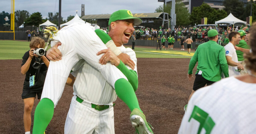 Mark Wasikowski, Oregon Ducks baseball coach